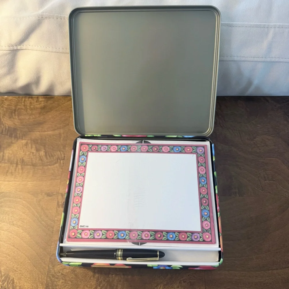 NIB Vintage MARY ENGELBREIT 'She Who Laughs' Stationery set in Tin Box